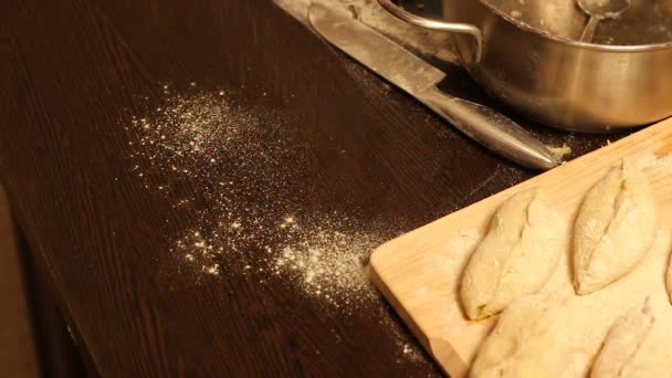 Pours flour on the table — Stock Video