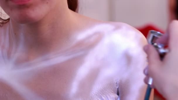 Photosession için Bodypaint ana boyalar modeli — Stok video