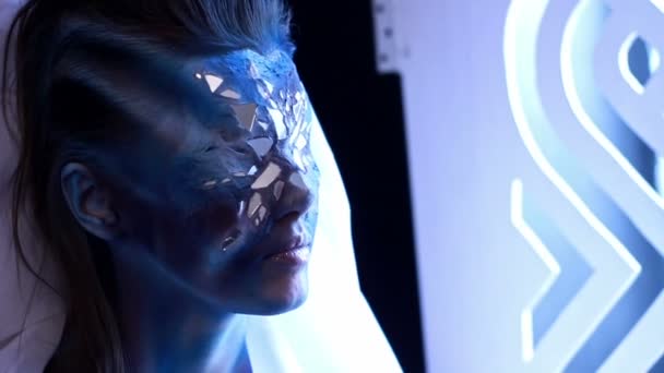 Bodypainting-Model posiert bei Fotosession — Stockvideo