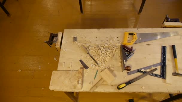 Top vista artesanal mesa de carpinteiro — Vídeo de Stock