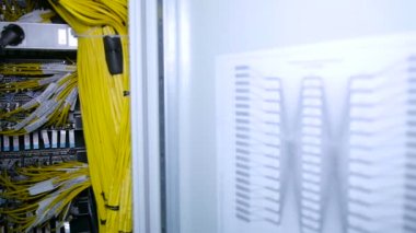 Süper bilgisayar içindeki kablolar Render Farm