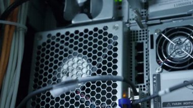 Süper bilgisayar içindeki kablolar Render Farm