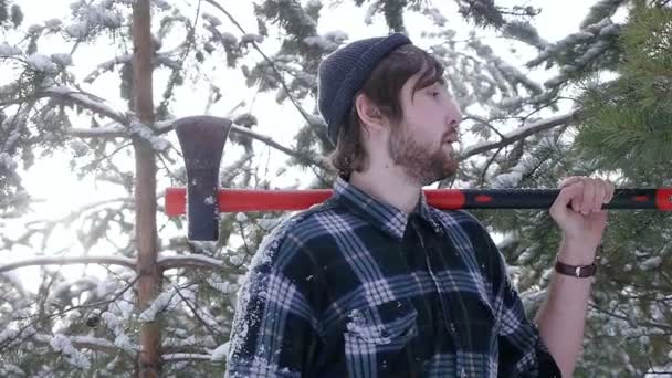 Lumberjack standing with his ax in the woods, light leakage surround him — Stock Video