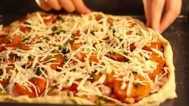 Hobi için ev mutfakta pizza telafi kapatın.