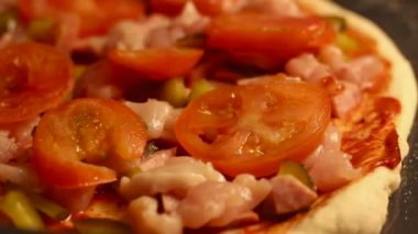 Hobi için ev mutfakta pizza telafi kapatın.