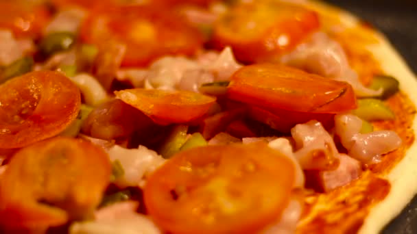 Close up fazendo pizza em casa cozinha para hobby . — Vídeo de Stock