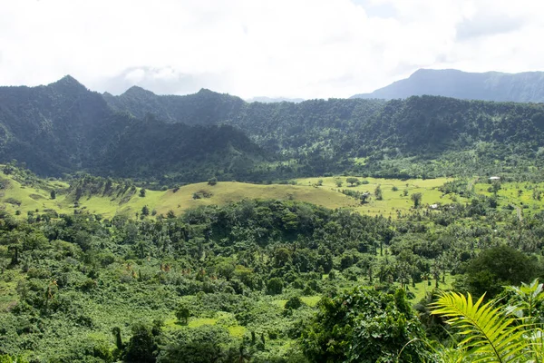 Samoa 'daki dağ manzarası