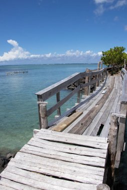 Samoa 'da ahşap geçit