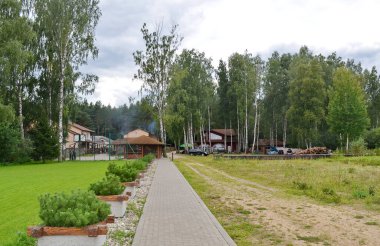 Orman dinlenme alanımızda dinlenmeyi severiz..