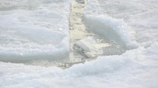 Close-up of large pieces of broken Arctic ice floes bobbing on the waves next to each other. Change and global warming, melting of glaciers and rising water levels in the world. white ice floes. — Stock Video