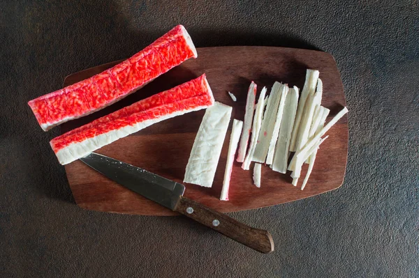 Faydalı, sağlıklı yiyecekler, deniz ürünleri, yengeç çubukları.