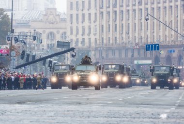 Kiev, Ukrayna - 24 Ağustos 2016: Bağımsızlık Günü'ne adanmış askeri geçit töreni .