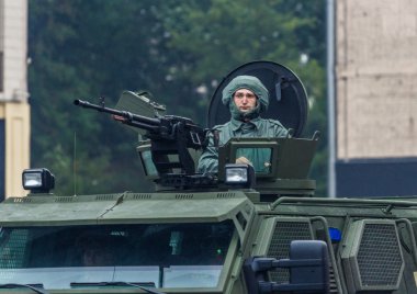 Kiev, Ukrayna - 24 Ağustos 2016: Bağımsızlık Günü'ne adanmış askeri geçit töreni .