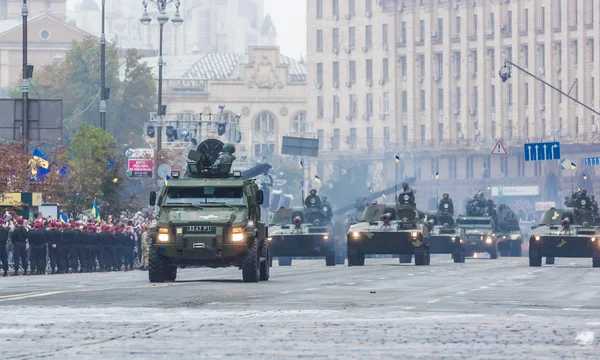 QUIIV, UCRÂNIA - 24 de AGOSTO de 2016: Desfile militar em, dedicado ao Dia da Independência de  . — Fotografia de Stock