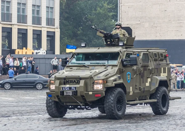KYIV, UCRANIA - 24 de agosto de 2016: Desfile militar, dedicado al Día de la Independencia de  . — Foto de Stock