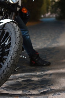 Bir motosiklet ön tekerlek. Yakın çekim