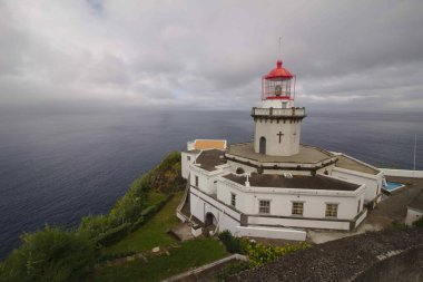 Azores, Sao Miguel adasındaki Farol do Arnel deniz feneri - Portekiz