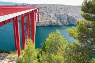 Köprü Maslenica, Hırvatistan'da yer alan