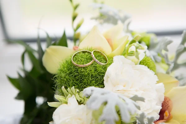 Dois anéis de casamento — Fotografia de Stock