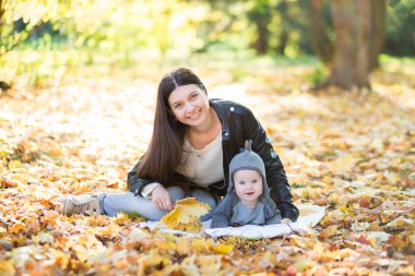 Genç anne ve bebeği