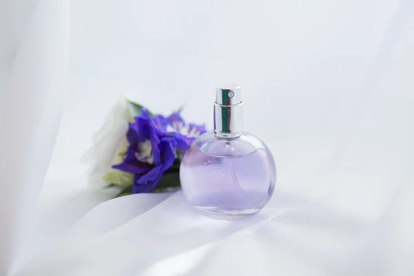Svatební parfémy láhev — Stock fotografie