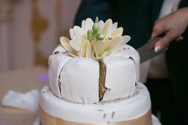 Pastel de boda de varios niveles blanco — Foto de Stock