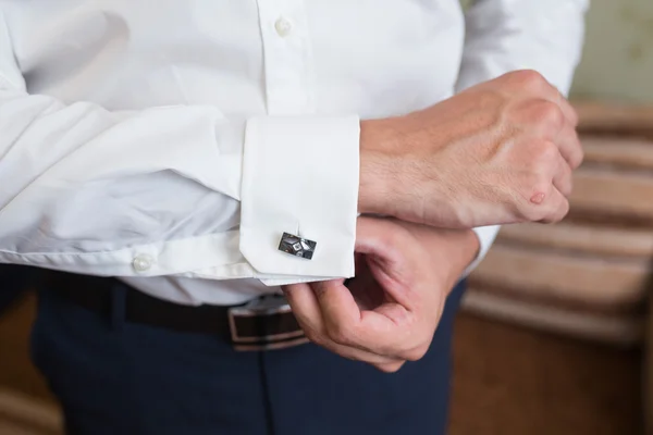 Άσπρο πουκάμισο και cufflink — Φωτογραφία Αρχείου