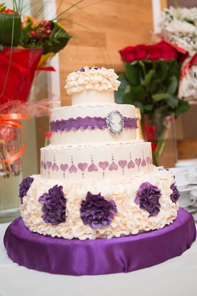 Pastel de boda de varios niveles blanco — Foto de Stock