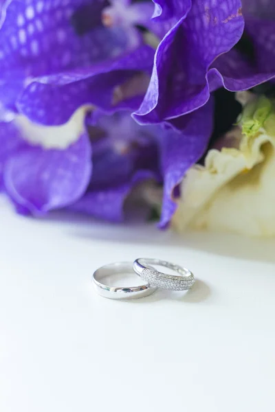 Two wedding rings — Stock Photo, Image