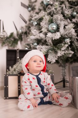 Güzel küçük bebek Noel kutluyor