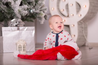 Güzel küçük bebek Noel kutluyor