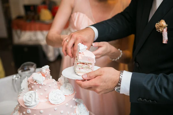 Pastel de boda de varios niveles blanco — Foto de Stock