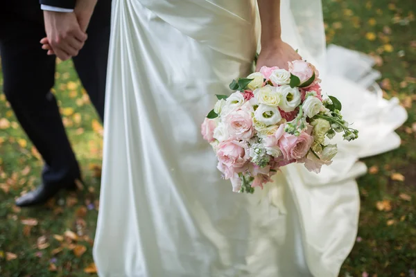 Beautiful wedding bouquet — Stock Photo, Image