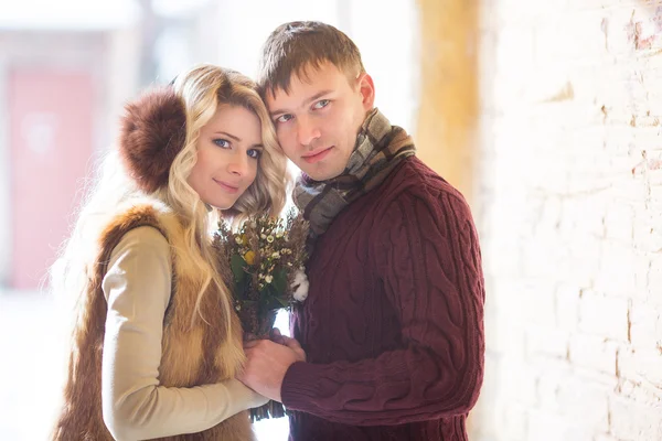 Happy Young Couple in Winter Park on Valentine's Day — Stok fotoğraf