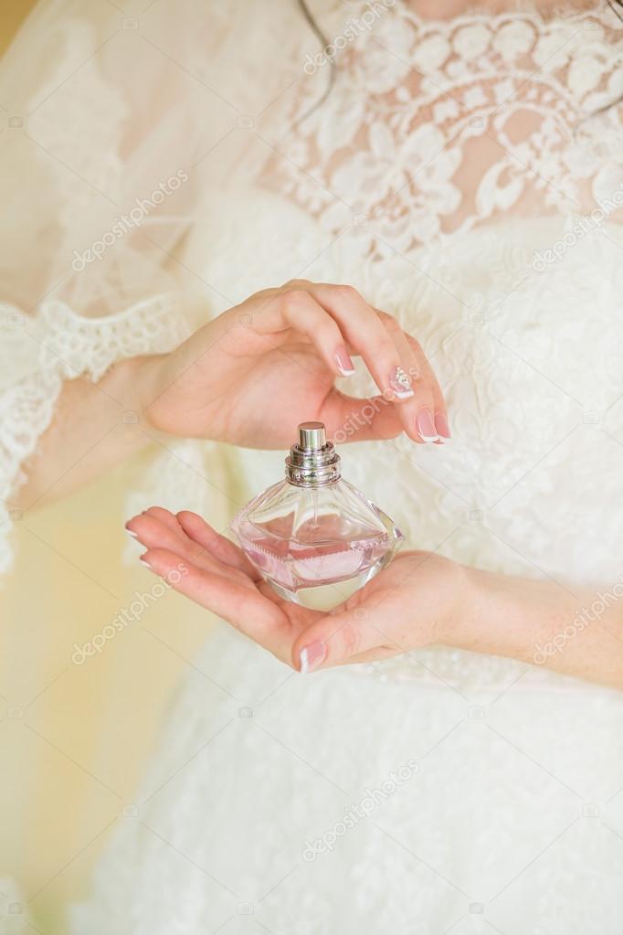 bride applying perfume