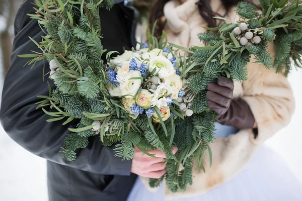 Hermoso ramo de boda con bufanda de abeto —  Fotos de Stock
