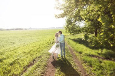 Aşk yürüyüş, genç çift bahar Parkı