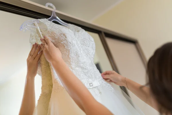Primer plano de un vestido de novia — Foto de Stock