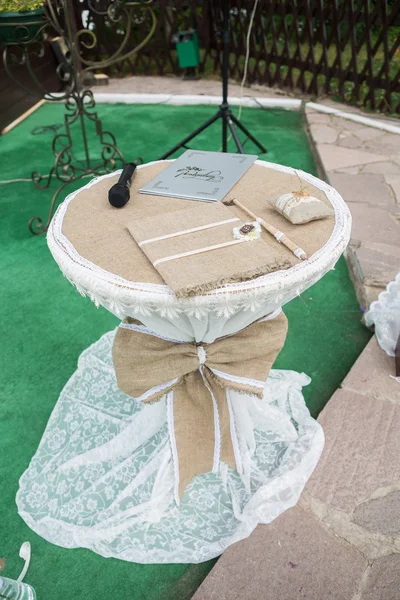 Decoración de la boda hecha a mano de madera y lino —  Fotos de Stock
