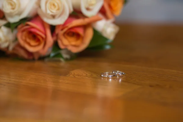 Dois anéis de casamento — Fotografia de Stock