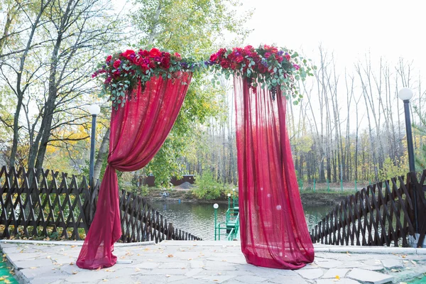 Arco para la ceremonia de boda Imágenes De Stock Sin Royalties Gratis