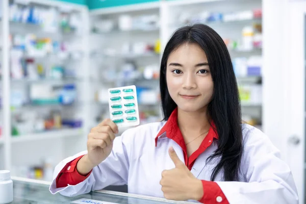 Capsule Vitamina Verde Mano Della Dottoressa Thai Farmacia Thailandia — Foto Stock