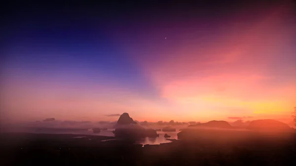 夜景景观会南昌石灰岩景观与地标丰饶的长江新道泰国蓝天星辉斑斓的背景 — 图库照片