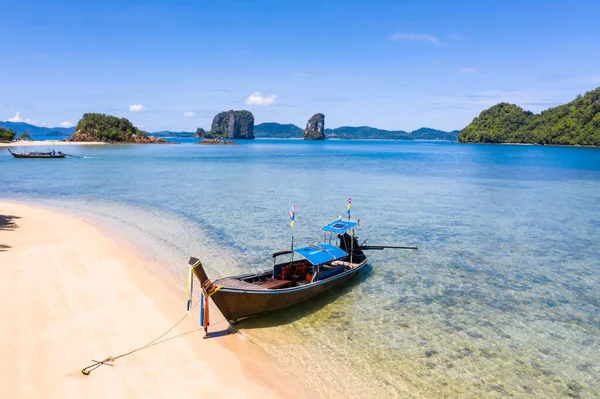 Barca Lunga Coda Sulla Spiaggia Sabbia Isola Kra Thailandia Vista — Foto Stock