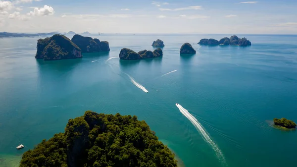 Paisagem Vista Aérea Ilhas Mar Barco Turistas Kra Tailândia — Fotografia de Stock