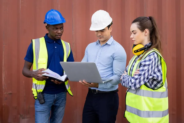 Engineer Foreman Meeting Training Project Laptop Container Site — Stock Photo, Image