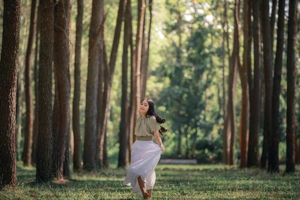 Beautiful Asian Women Girl Walking Relaxing Natural Park Pine Forest — Stock Photo, Image