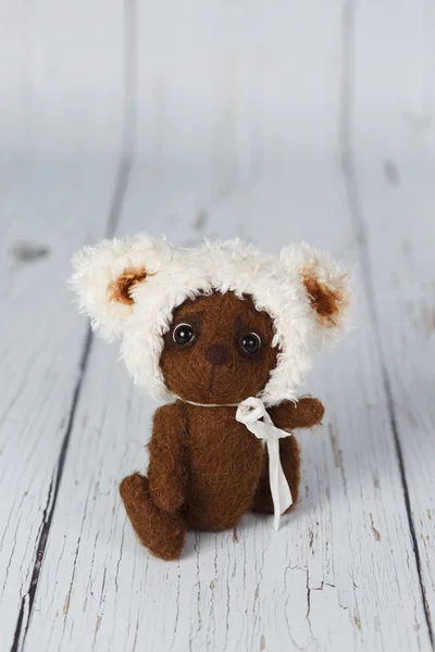 Kahverengi sanatçı bir oyuncak ayı bir tür