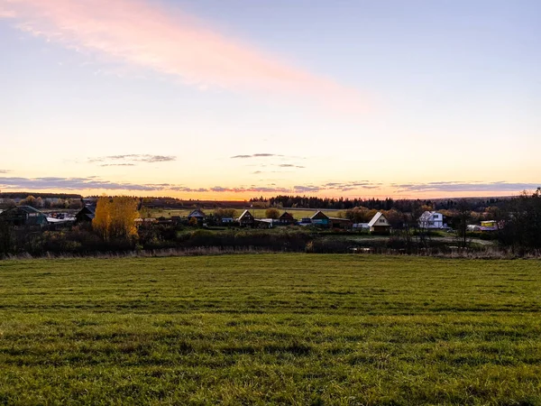 Wonderful Evening Village Sun Has Already Set Leaving Beautiful Orange — Stock Photo, Image