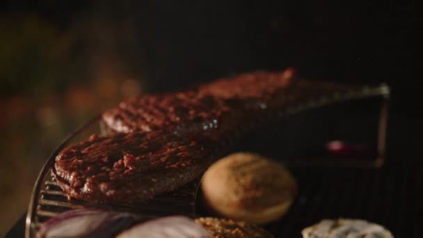 Close Dos Hambúrgueres Carne Pão Hambúrguer Fundo Livre — Vídeo de Stock